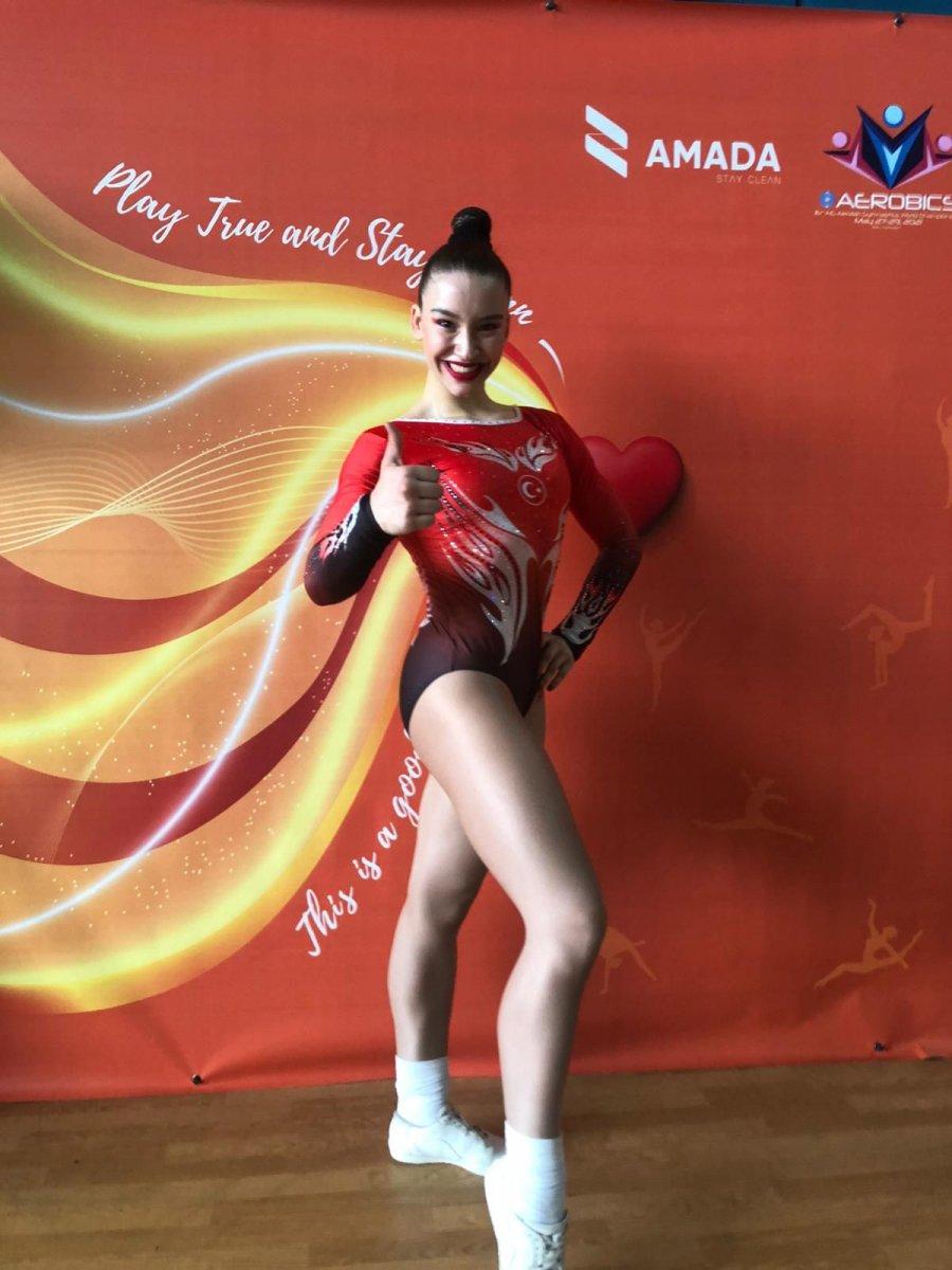 Ayşe Begüm Onbaşı'dan altın madalya