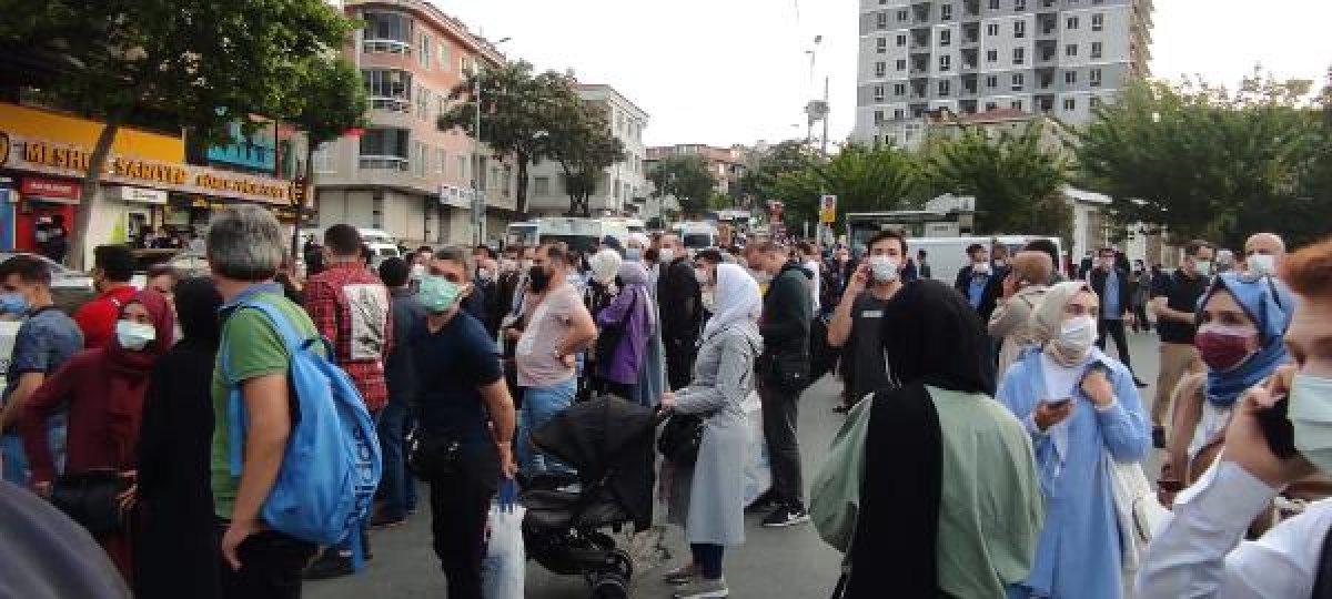 İstanbul'da metro seferleri durdu, duraklarda yoğunluk oluştu