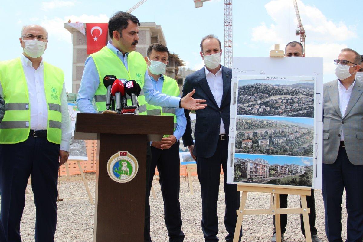 İzmir'de CHP’li vatandaşlar, Murat Kurum’a konutlardan dolayı teşekkür etti