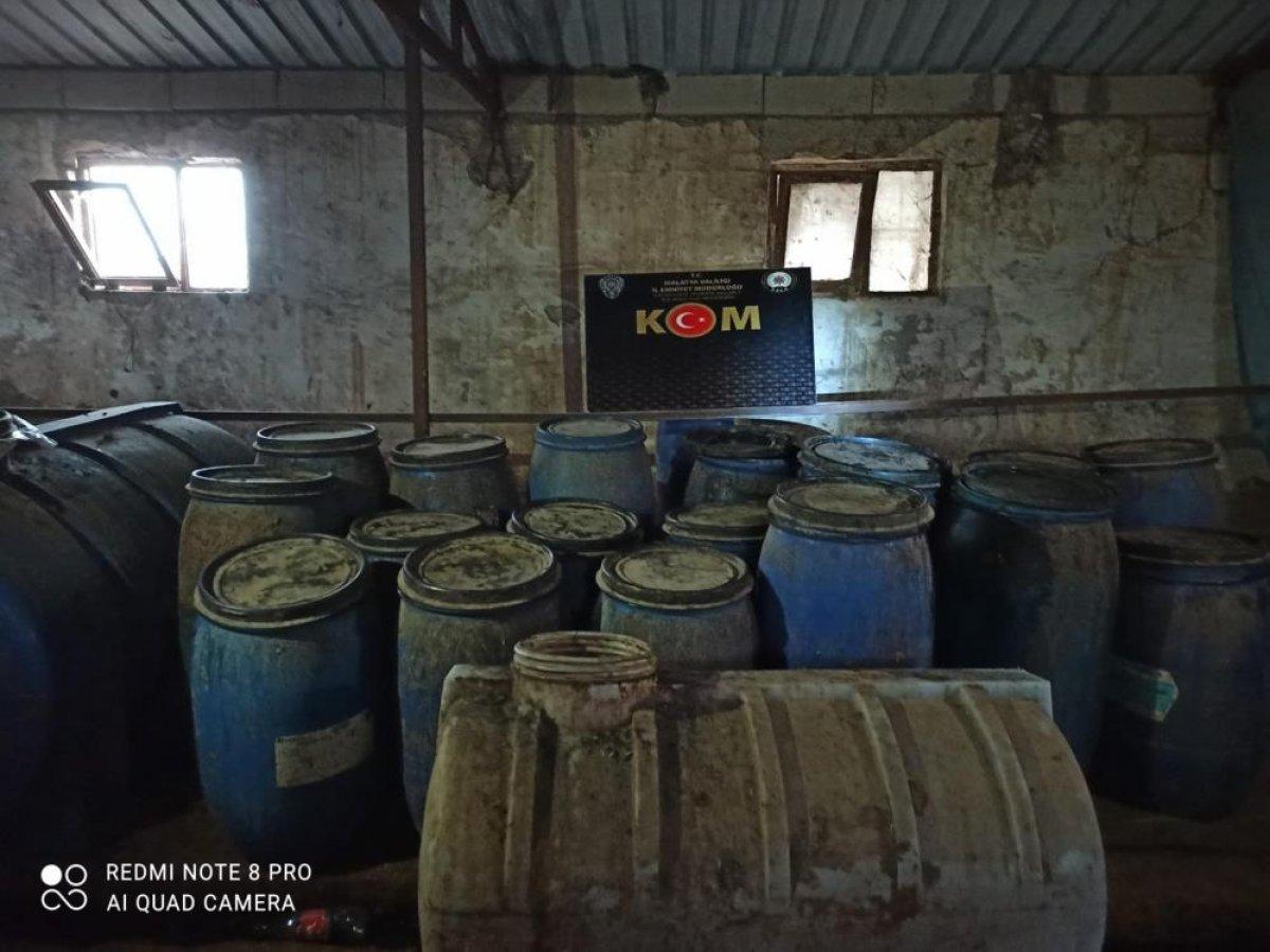 Malatya'da 3 bin 688 litre boğma rakı ele geçirildi