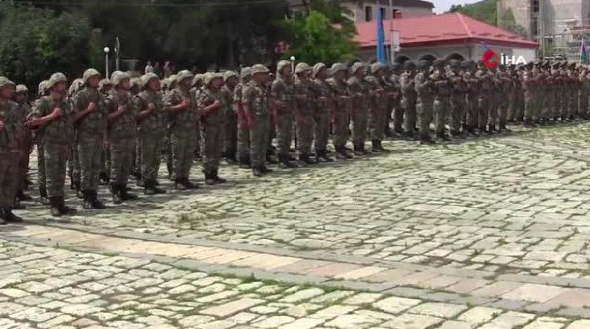 Azerbaycan'da Cumhuriyet Günü mehter marşıyla kutladı