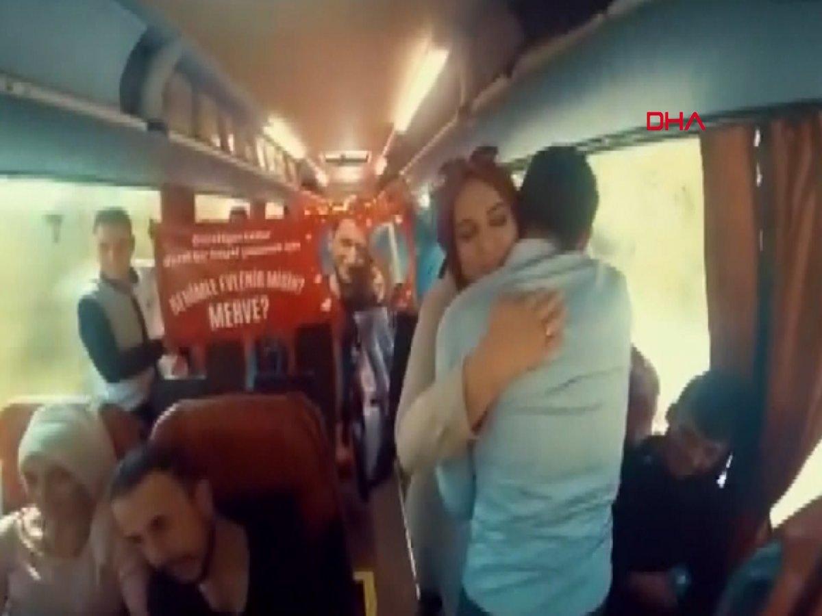 Antalya'da yolcu otobüsünde evlilik teklifi