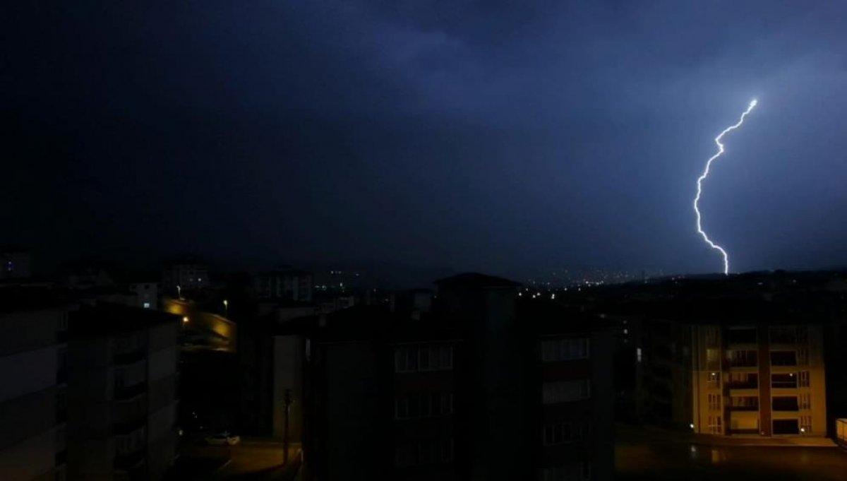 Karabük'te şimşekli gece