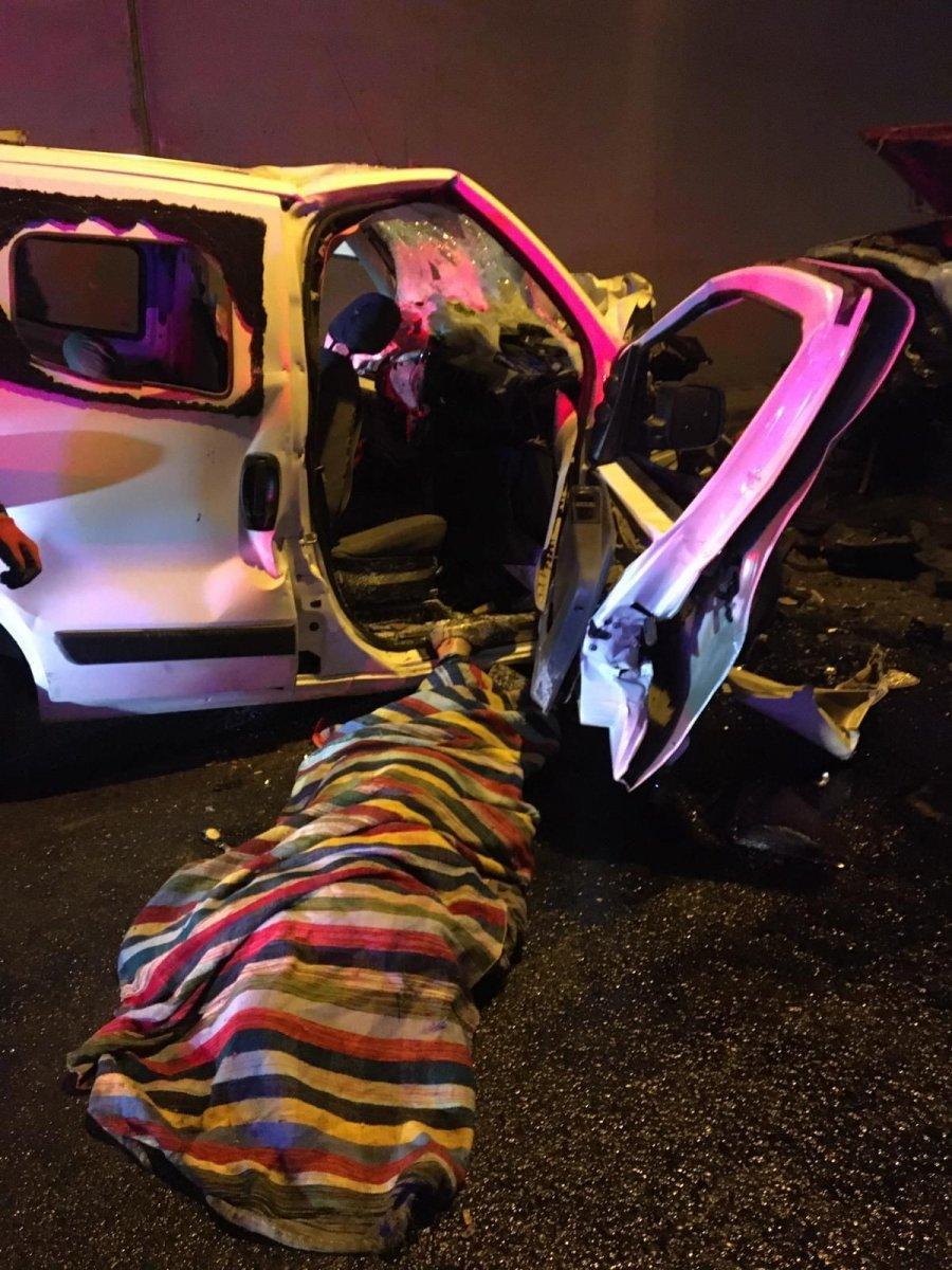 Giresun’da tünele ters yönden giren kamyonet, otomobil ile çarpıştı