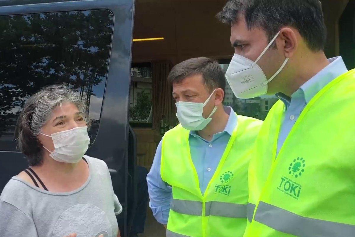 İzmir'de CHP’li vatandaşlar, Murat Kurum’a konutlardan dolayı teşekkür etti