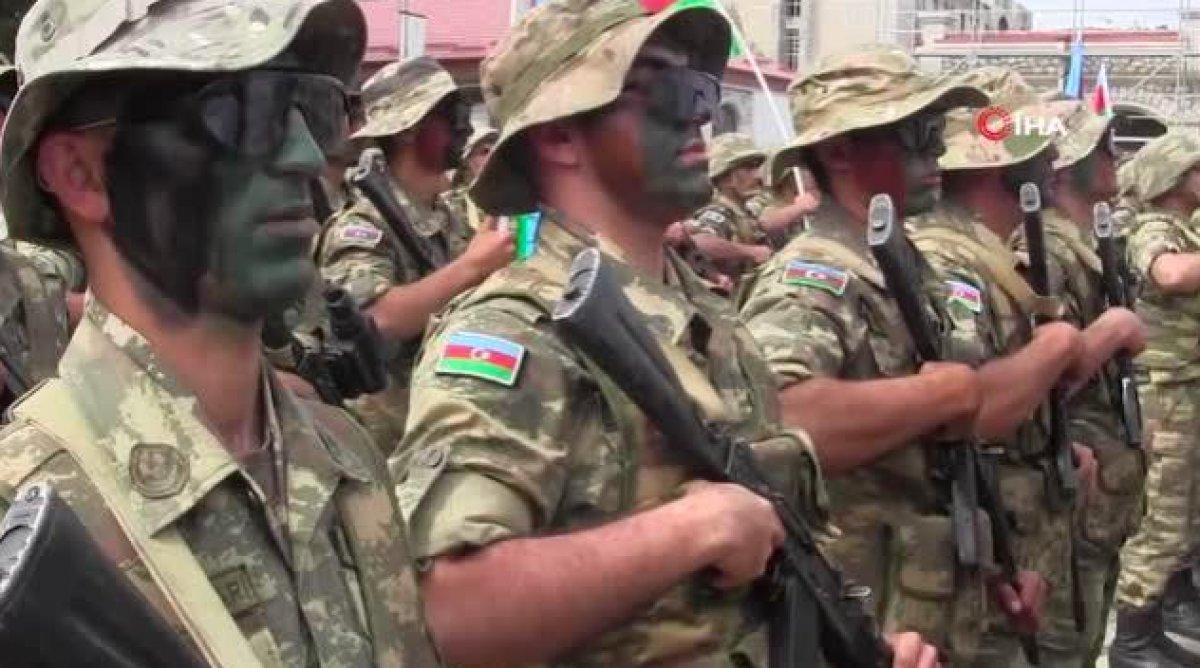 Azerbaycan'da Cumhuriyet Günü mehter marşıyla kutladı