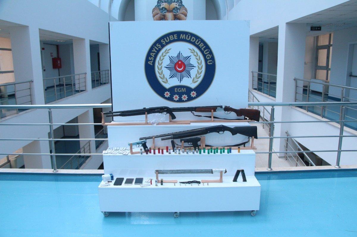 Adana’da ‘aşk’ vaadi ile dolandıran çeteye operasyon: 42 gözaltı