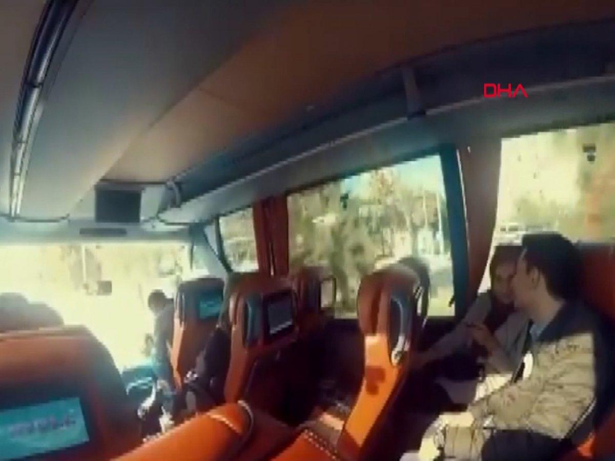 Antalya'da yolcu otobüsünde evlilik teklifi