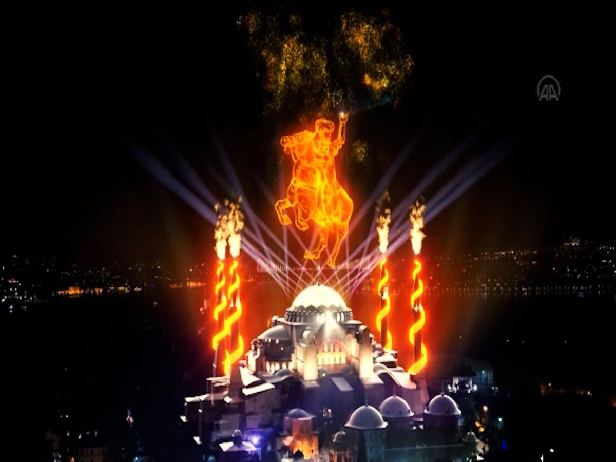 Ayasofya Camii ve Galata Kulesi'nde sky mapping gösterisi