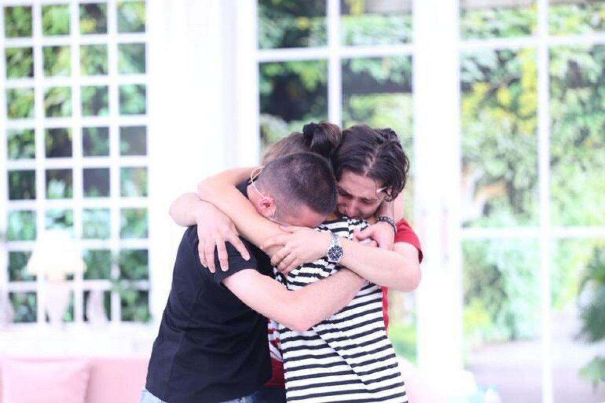 Esra Erol'u ağlatan kavuşma: 20 yıl sonra annelerini buldular