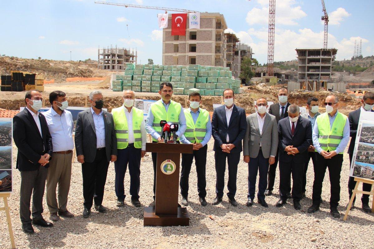 İzmir'de CHP’li vatandaşlar, Murat Kurum’a konutlardan dolayı teşekkür etti