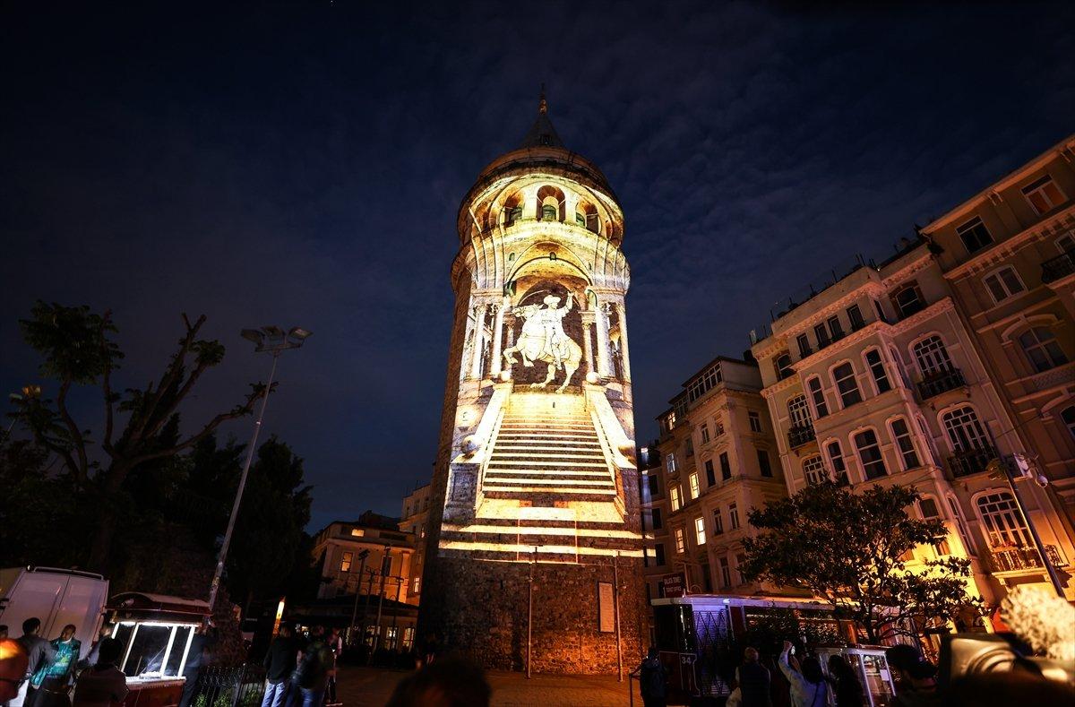 Ayasofya Camii ve Galata Kulesi'nde sky mapping gösterisi