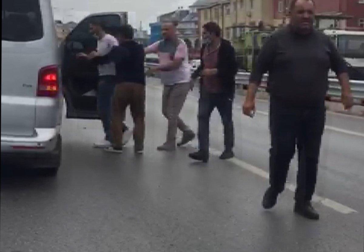 İstanbul'da yol kesip sopalarla saldırdılar