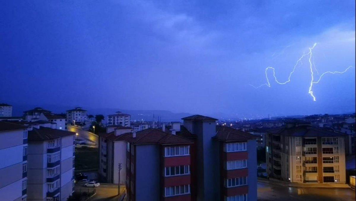 Karabük'te şimşekli gece