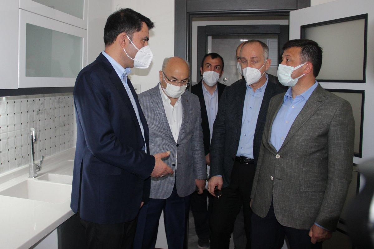 İzmir'de CHP’li vatandaşlar, Murat Kurum’a konutlardan dolayı teşekkür etti