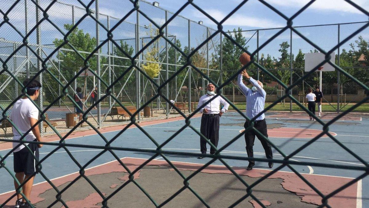 Diyarbakır'da 70'lik dedelerin basketbol keyfi