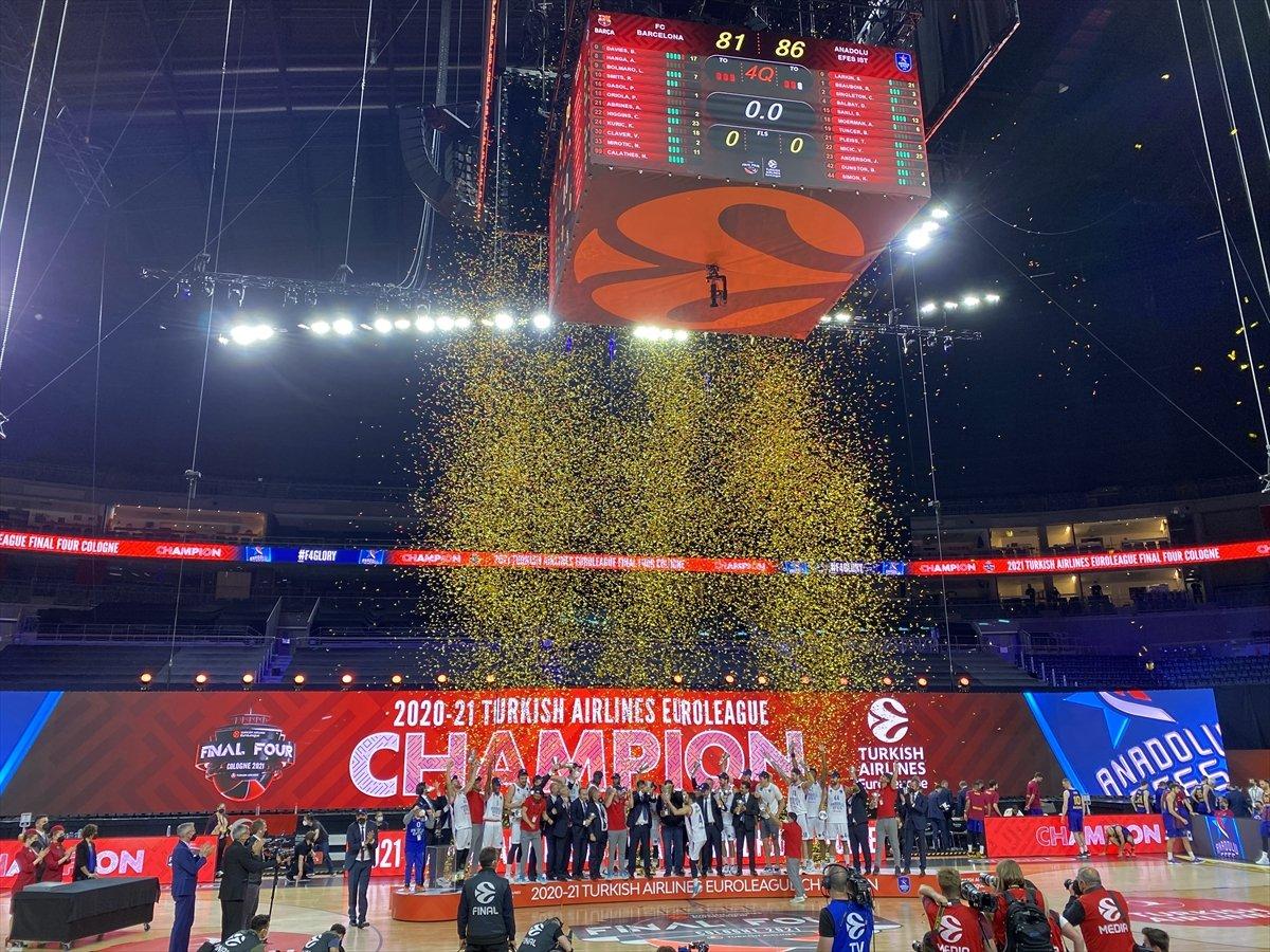 Barcelona’yı mağlup eden Anadolu Efes EuroLeague şampiyonu oldu