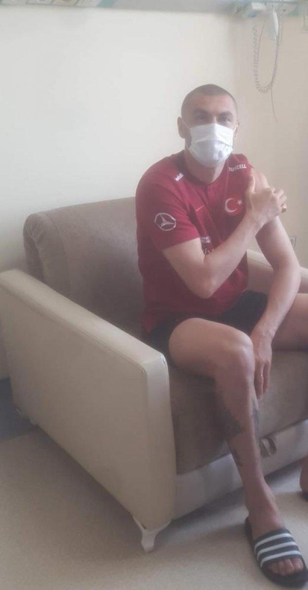 Burak Yılmaz koronavirüs aşısı oldu