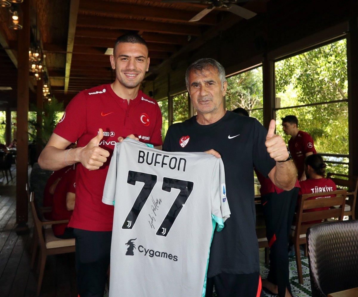 Merih Demiral: Ronaldo her gün Türkçe öğrenmek istiyor