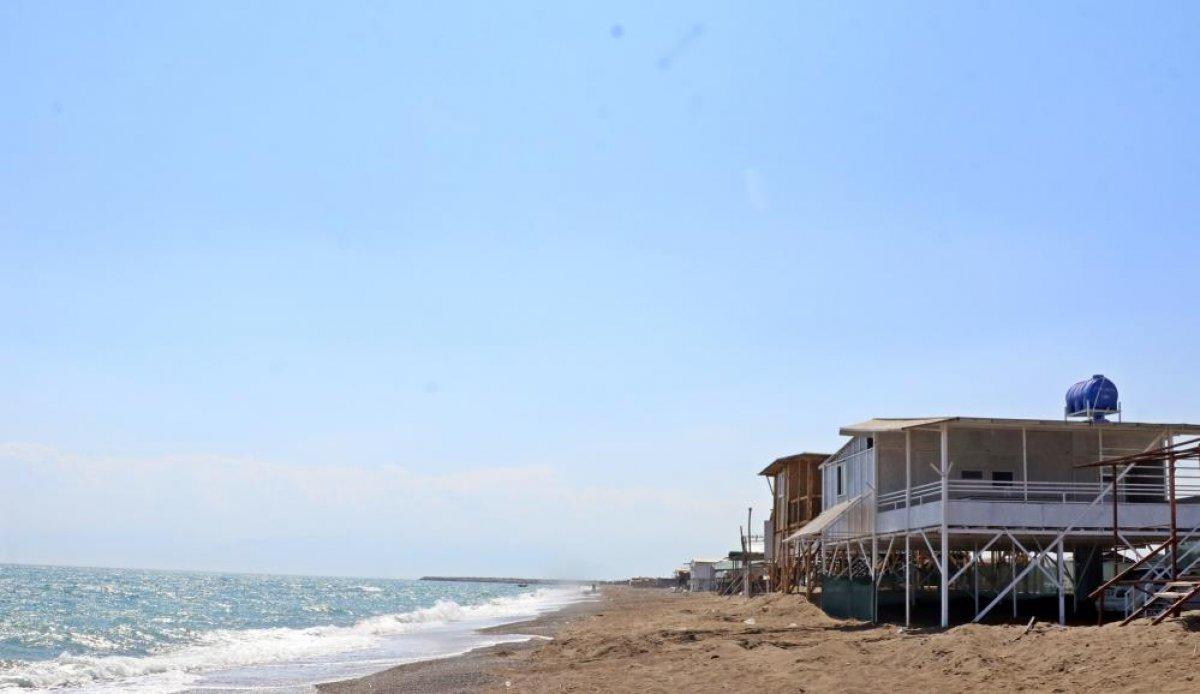 Antalya'da denize sıfır çardakta tatil