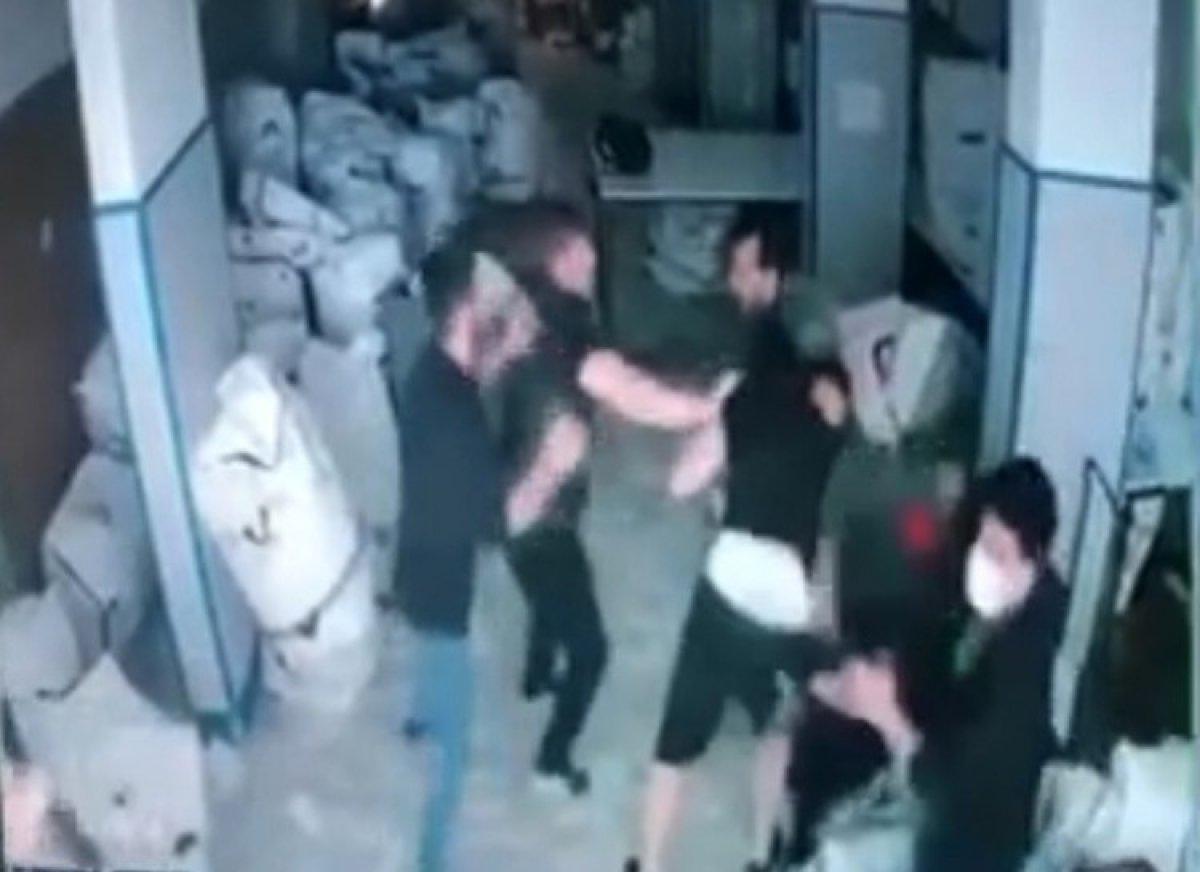 Küçükçekmece’de ‘yan baktın’ kavgası