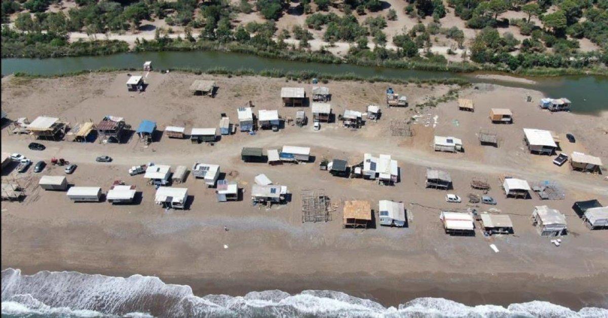 Antalya'da denize sıfır çardakta tatil