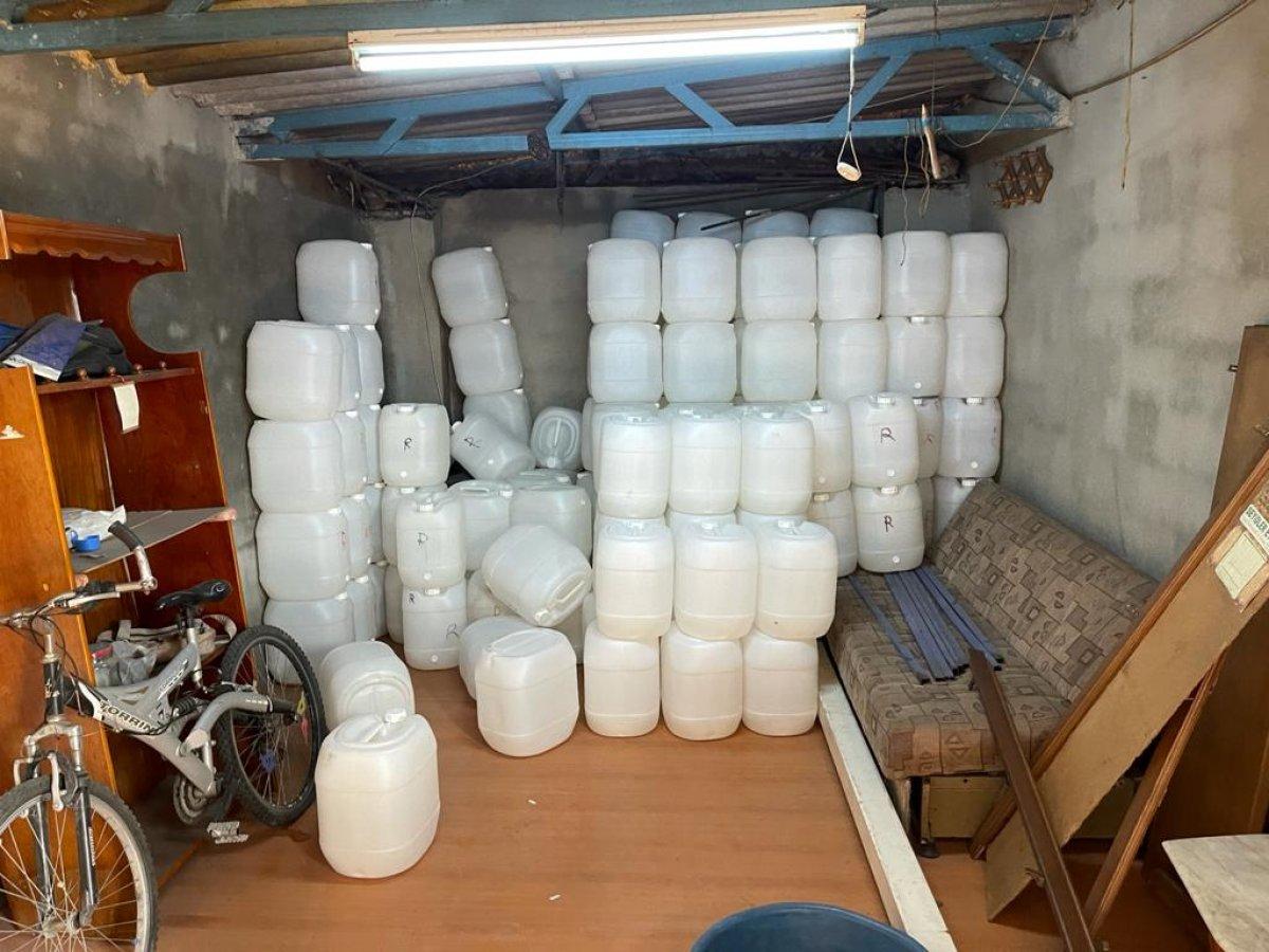 Başakşehir'de 2 ton kaçak içki ele geçirildi