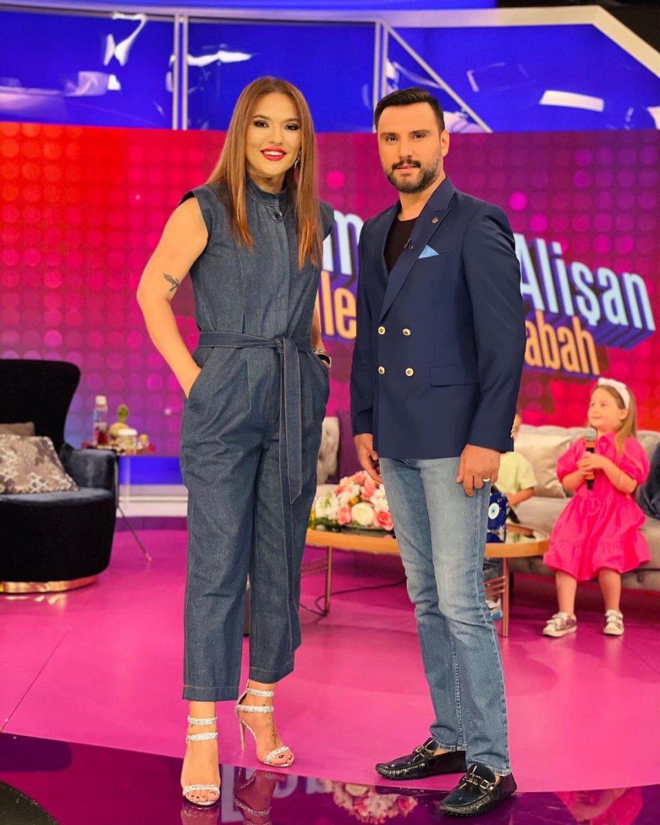 Demet Akalın'dan Seda Sayan'a: Beni seninle yanak yanağa göremezler