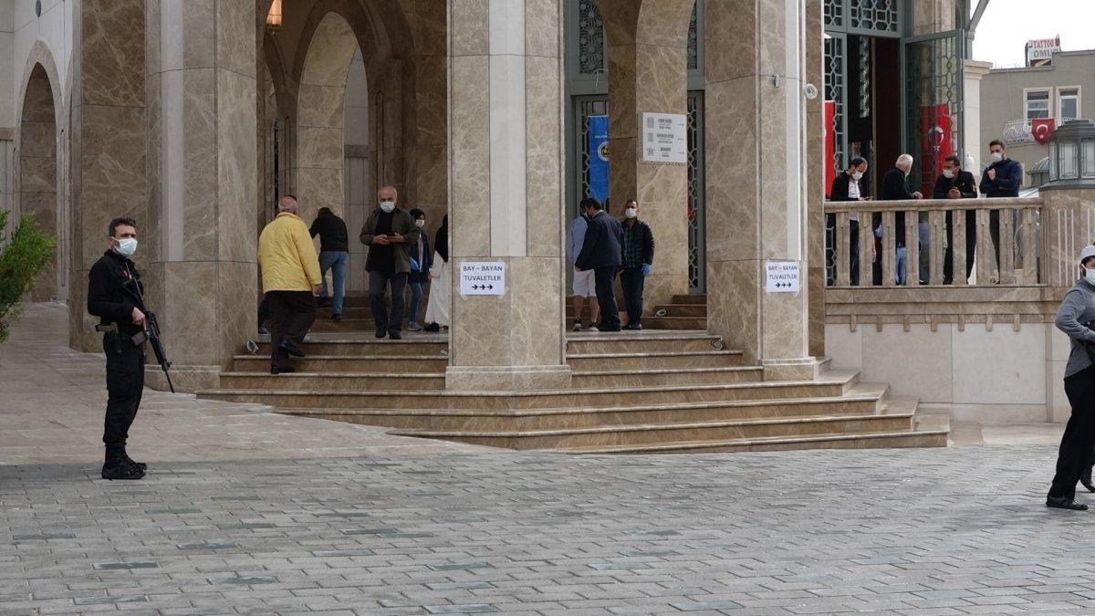 Süleyman Soylu'dan Taksim Camii'ne ziyaret