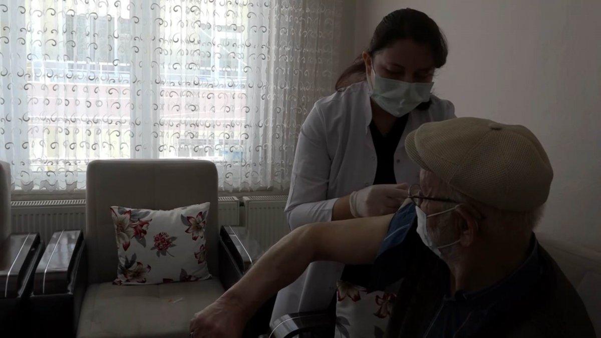 Kayseri'de aşıya ikna olan Mehmet Amca Erdoğan'a şiirle teşekkür etti