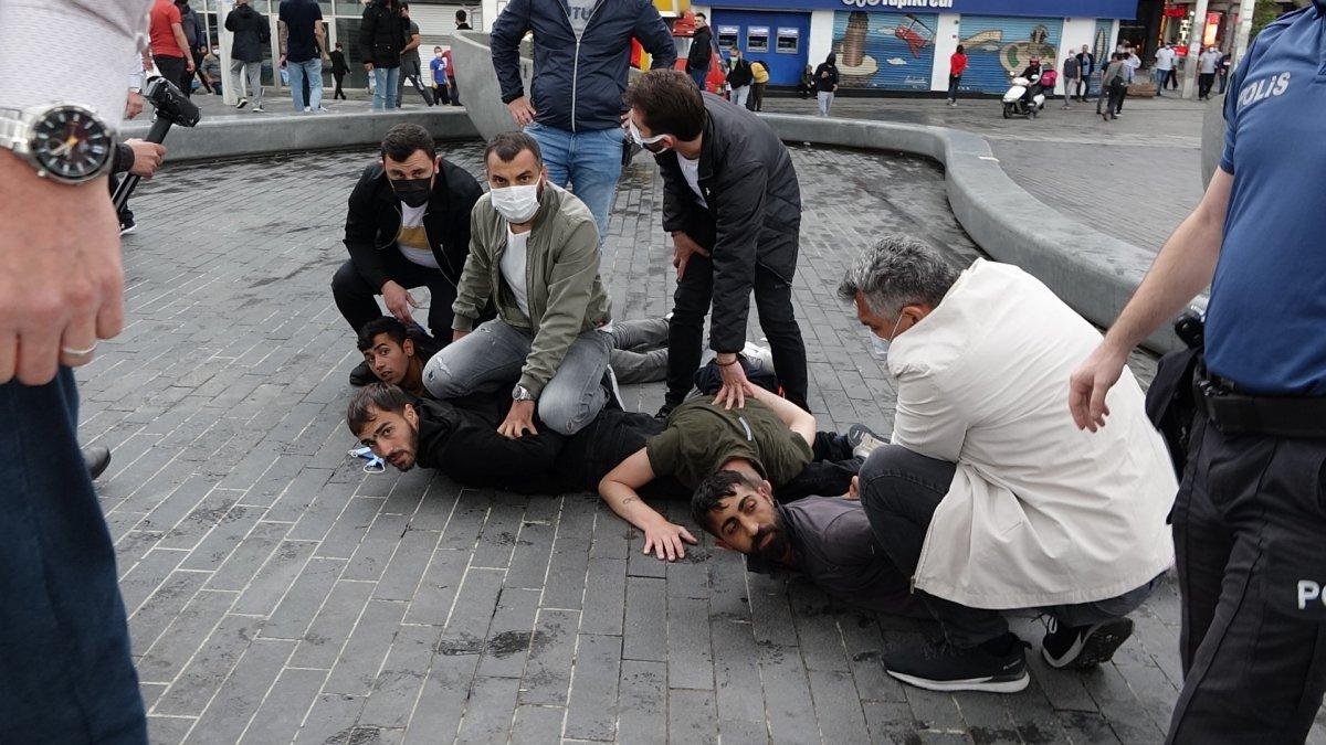 Taksim'in ortasında kemerli kavga