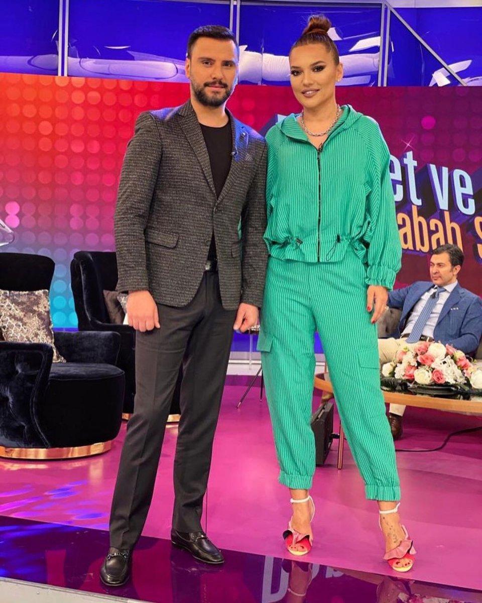 Demet Akalın'dan Seda Sayan'a: Beni seninle yanak yanağa göremezler