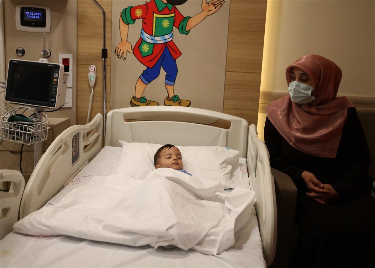 Erzurum'da kalbi delik çocuklar ameliyatsız yöntemle tedavi edildi