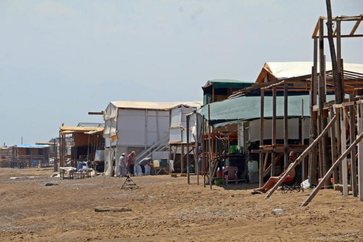 Antalya'da denize sıfır çardakta tatil