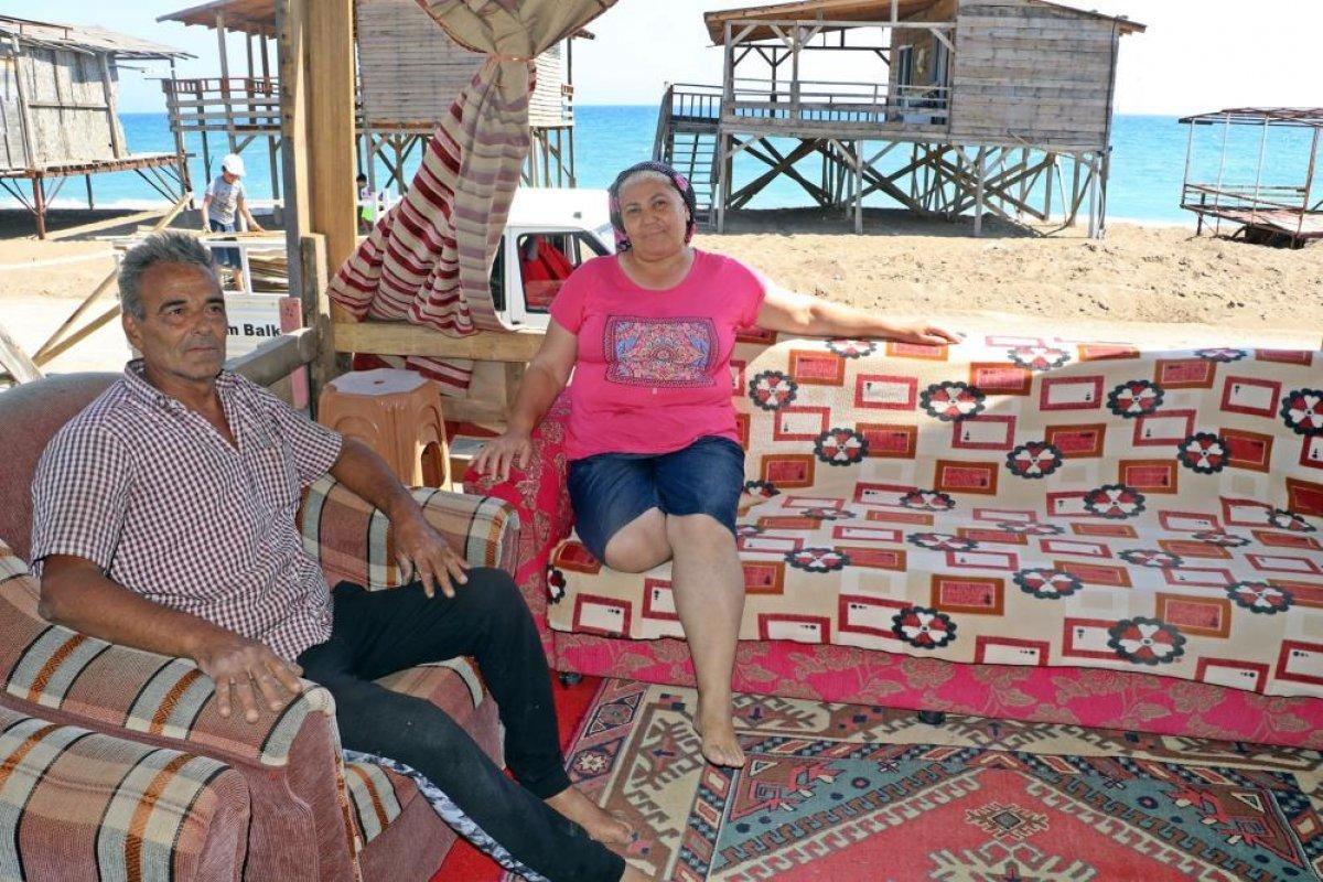 Antalya'da denize sıfır çardakta tatil