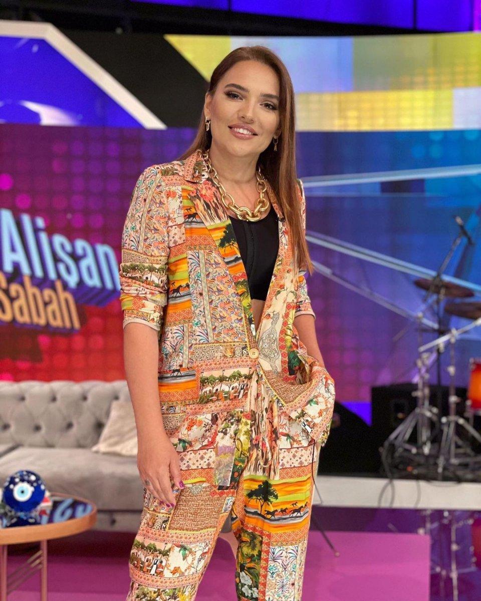 Demet Akalın'dan Seda Sayan'a: Beni seninle yanak yanağa göremezler