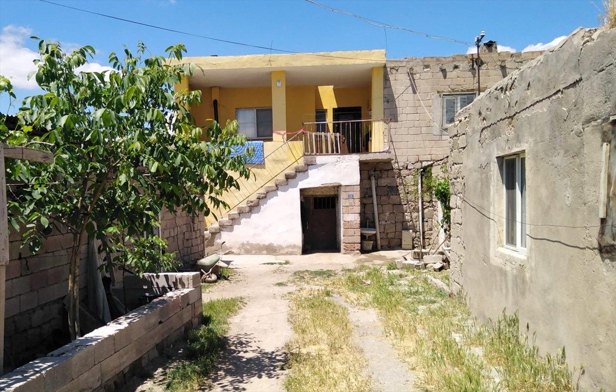 Kayseri'de annesi, babası ve kardeşini bıçakladı