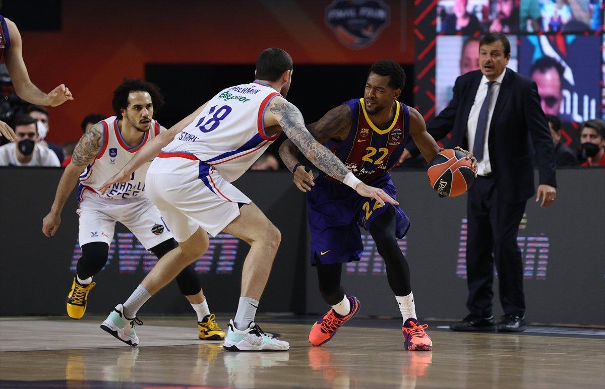 Barcelona’yı mağlup eden Anadolu Efes EuroLeague şampiyonu oldu