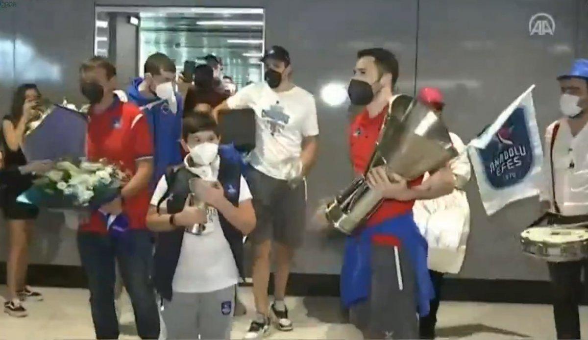 Şampiyon Anadolu Efes, İstanbul'da