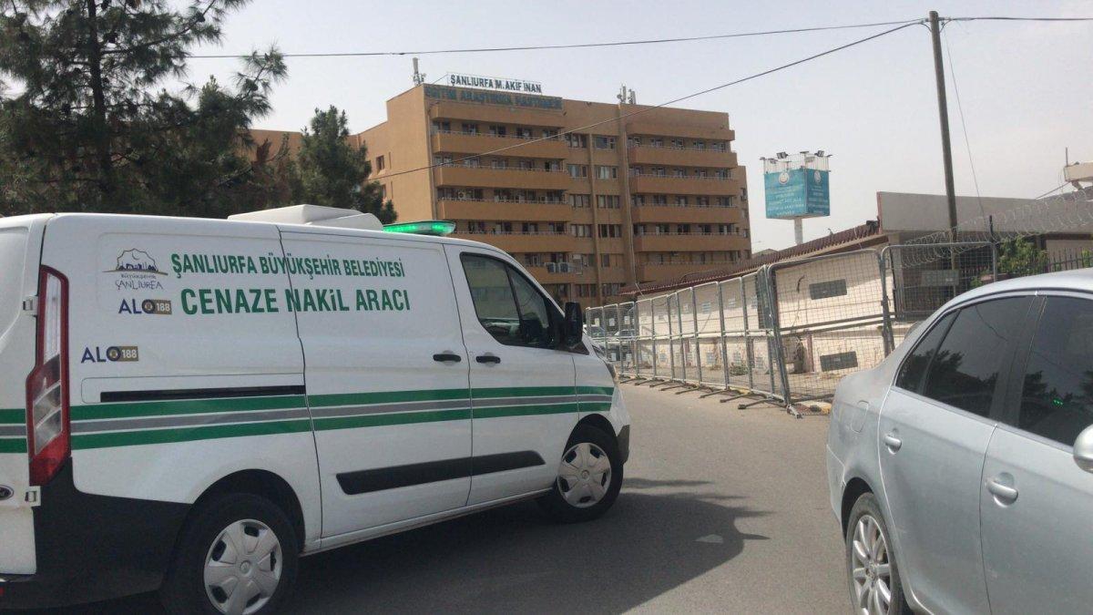 Şanlıurfa'da cam silerken beton zemine düştü