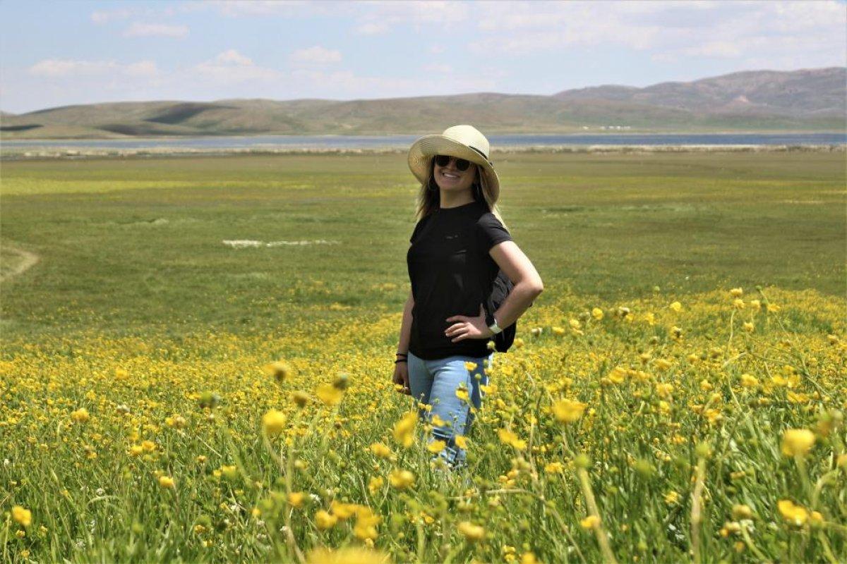 Van Keşiş Gölü, manzarasıyla görenleri hayran bıraktı