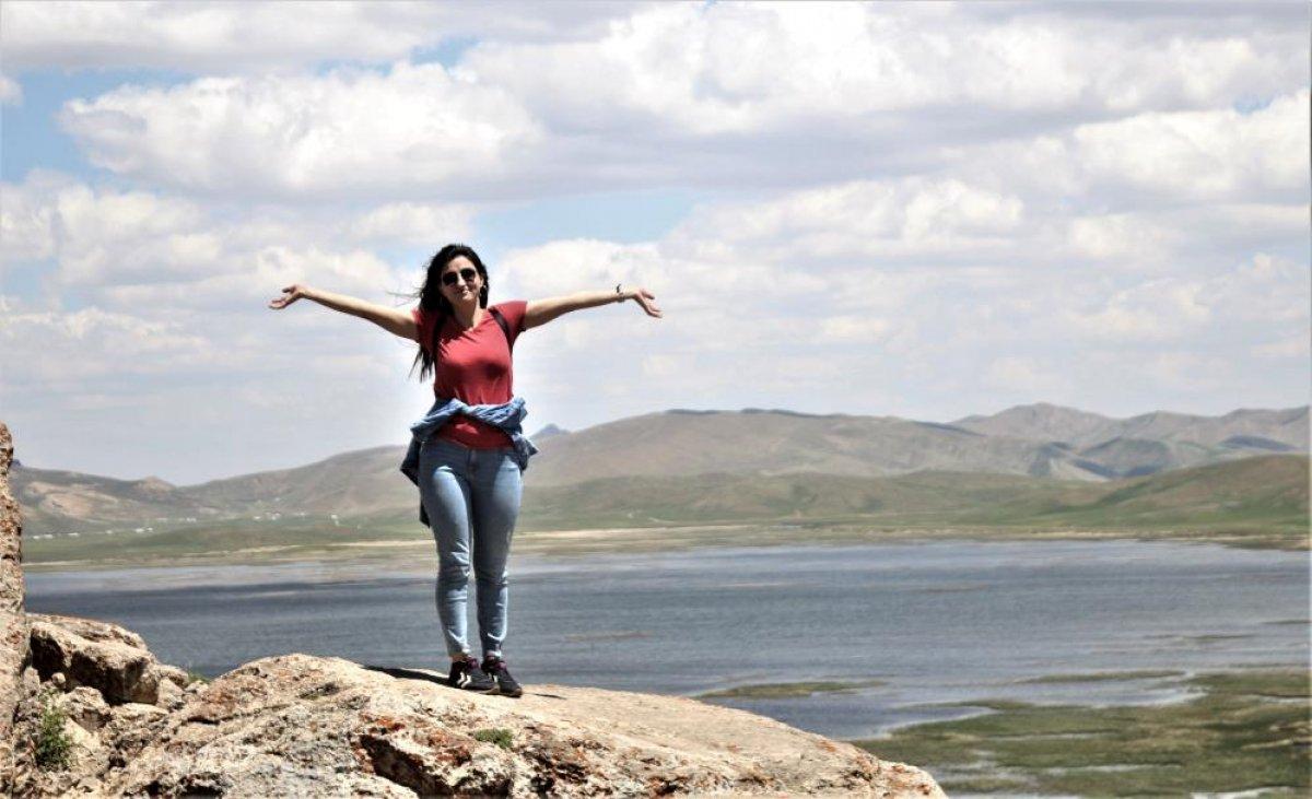 Van Keşiş Gölü, manzarasıyla görenleri hayran bıraktı