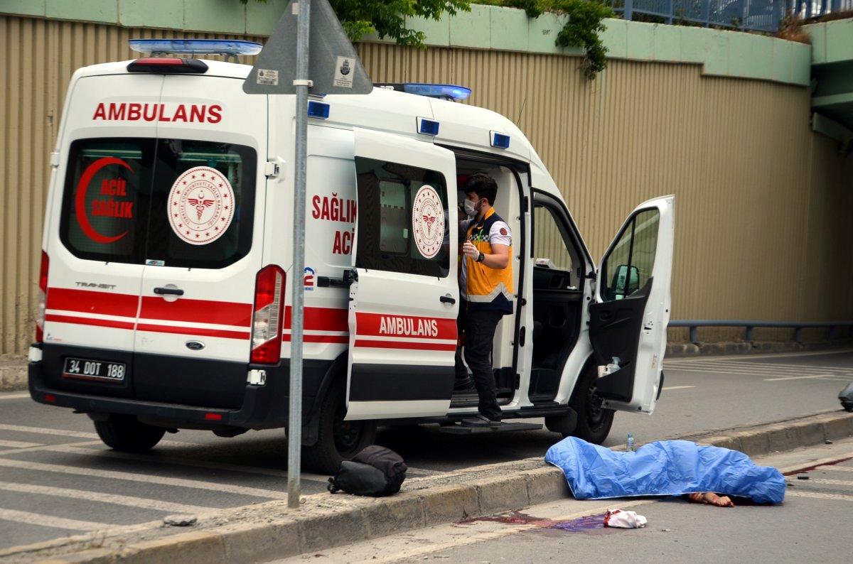 Avcılar'da devrilen motosikletteki gençler hayatını kaybetti