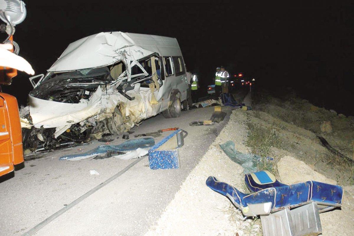 Trafik kazaları can kayıplarına ve maddi kayıplara neden oluyor
