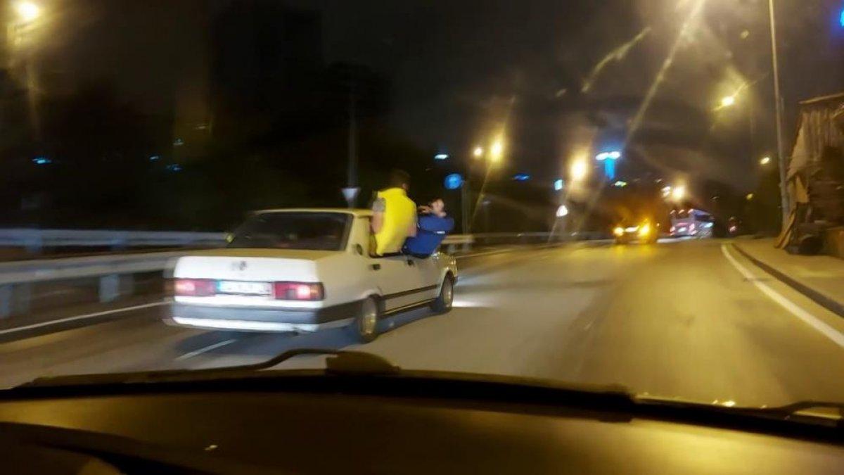 Ümraniye'de kısıtlamaya rağmen asker eğlencesi düzenlendi