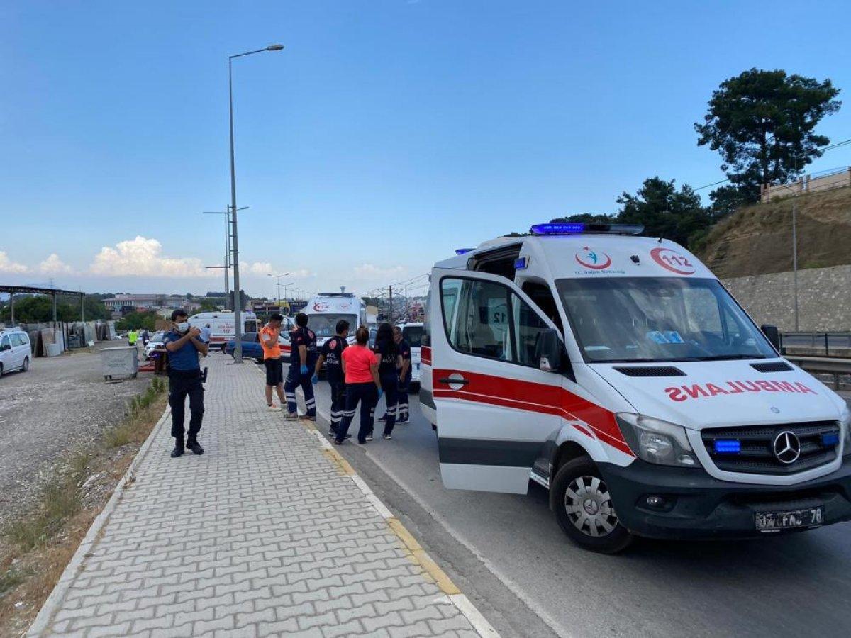 Antalya'da trafik kazası: 2 yaralı