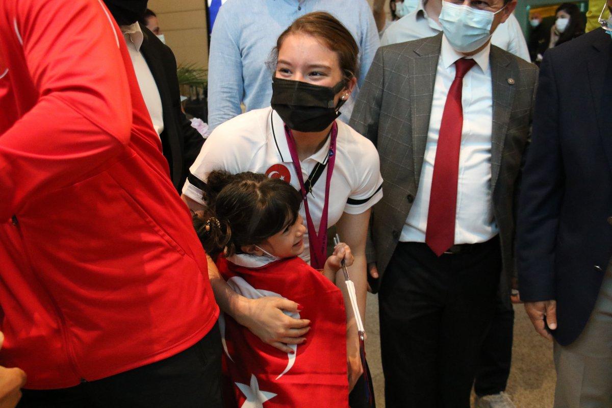 Ayşe Begüm Onbaşı'yı, mehteran karşıladı