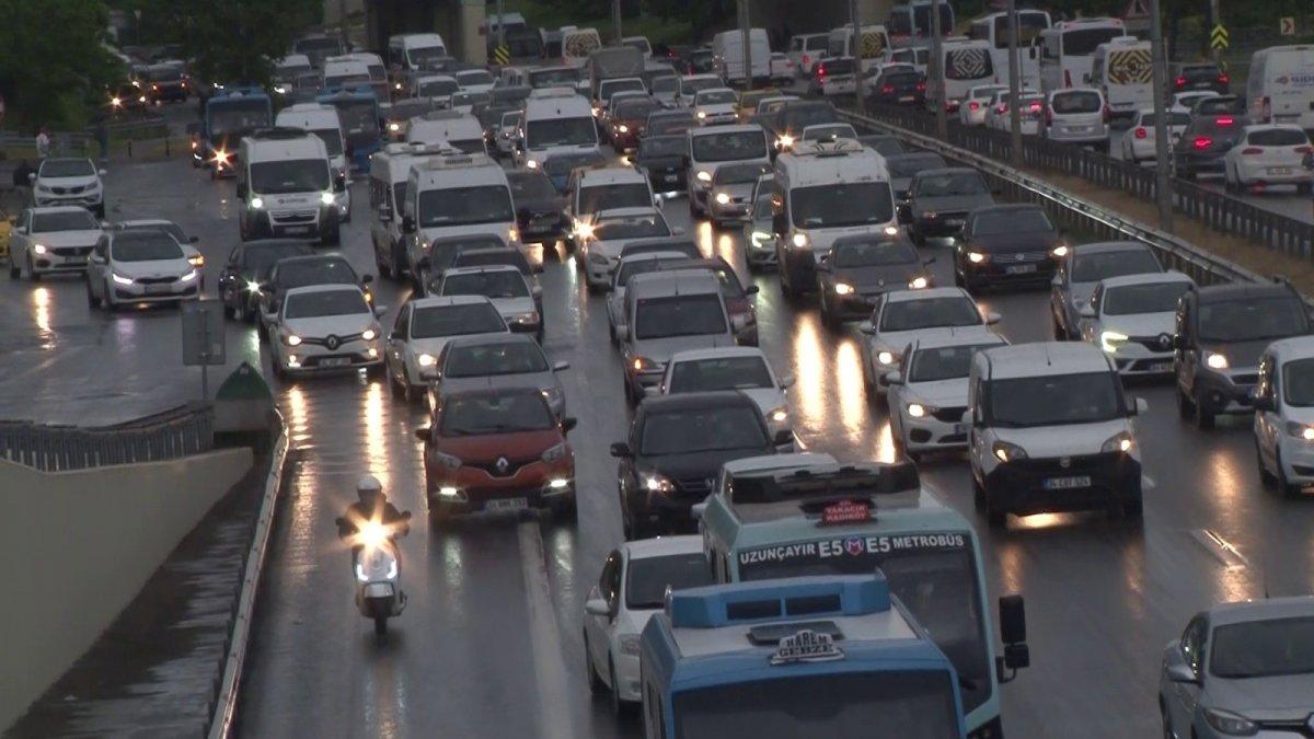 İstanbul'da trafik yoğunluğu: Yine aynı manzara