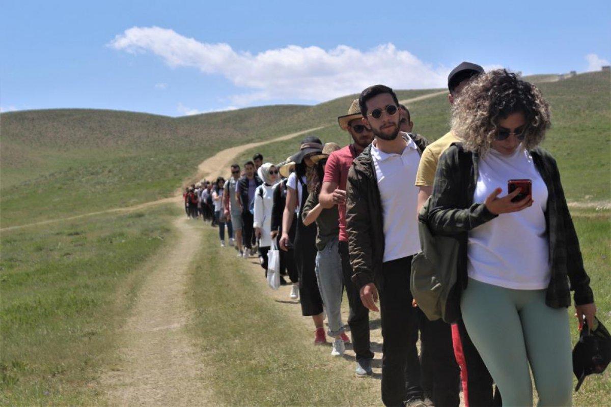 Van Keşiş Gölü, manzarasıyla görenleri hayran bıraktı