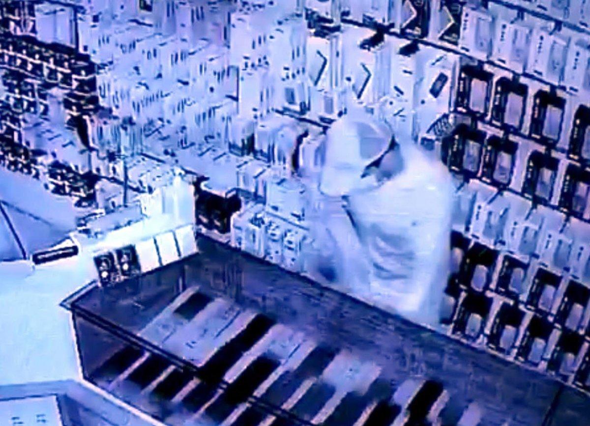 Tekirdağ'da iş yerinden 45 cep telefonu çalan hırsız